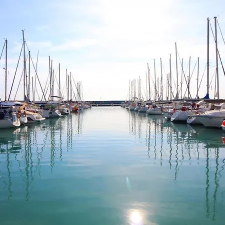 Global Properties, Acogedor Apartamento Con Terraza Y Piscina En Canet *